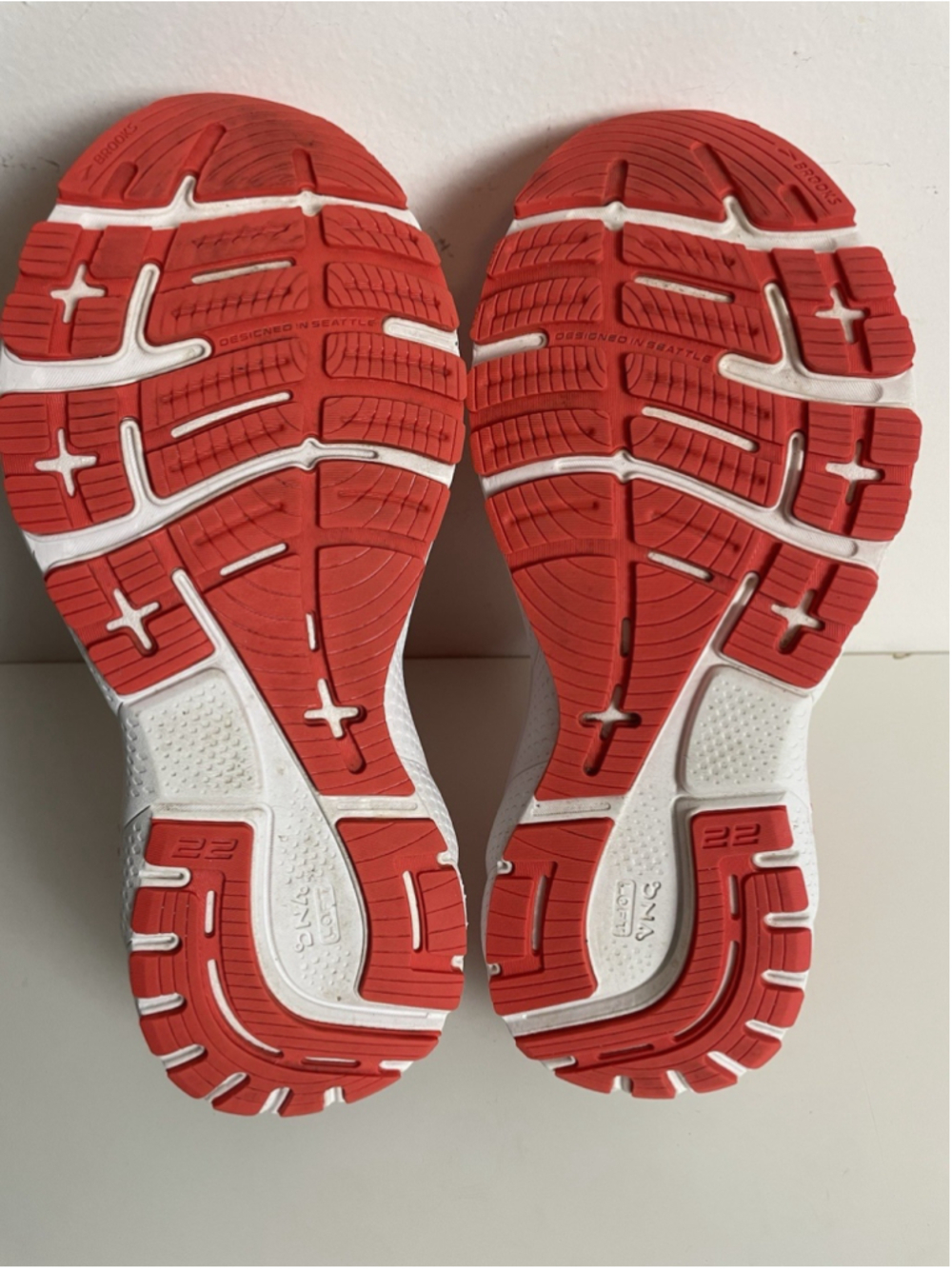 Brooks Adrenaline GTS 22 Running Shoes Womens Size 8.5 Coral Athletic Sneakers - Picture 9 of 14
